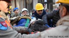 09/02/2023 Emergency personnel carry 16-year-old Melda on a stretcher after saving her from the rubble of a collapsed building in Hatay, southern Turkey, on February 9, 2023, where she has been trapped since a 7.8-magnitude earthquake struck the country's south-east. - The combined death toll has risen to over 1,900 for Turkey and Syria after the region's strongest quake in nearly a century on February 6, 2023. Turkey's emergency services said at least 1,121 people died in the 7.8-magnitude earthquake, with another 783 confirmed fatalities in Syria, putting that toll at 1,904. (Photo by BULENT KILIC / AFP)