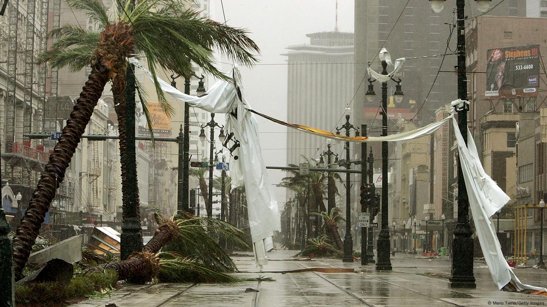 Detruição em Nova Orleans após Katrina Detruição em Nova Orleans após Katrina