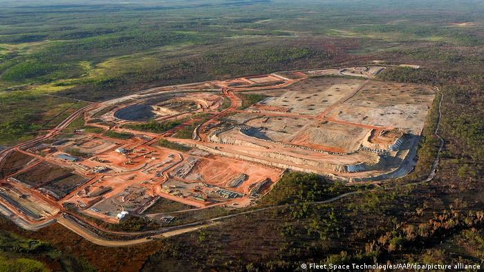 Вид с воздуха на литиевый рудник Finniss компании Core Lithium на Северной территории, Австралия.