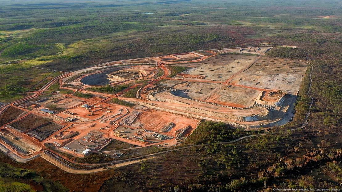 Ekstrakcija litijuma iz čvrste stene u australijskom površinskom kopu: Australija je najveći svetski izvoznik litijuma