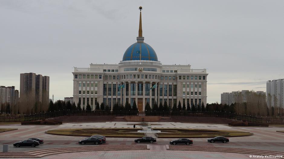 После гибели 14 военнослужащих на учениях ВМС в Каспийском море президент Казахстана Касым-Жомарт Токаев уволил министра обороны