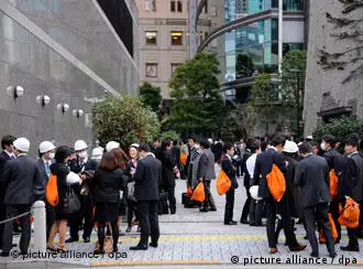 地震后东京街道上的人们