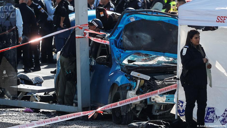 Israel: Car rams into East Jerusalem bus stop, killing 2