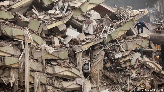Bild von Trümmern eines eingestürzten Hauses in Kahramanmaras