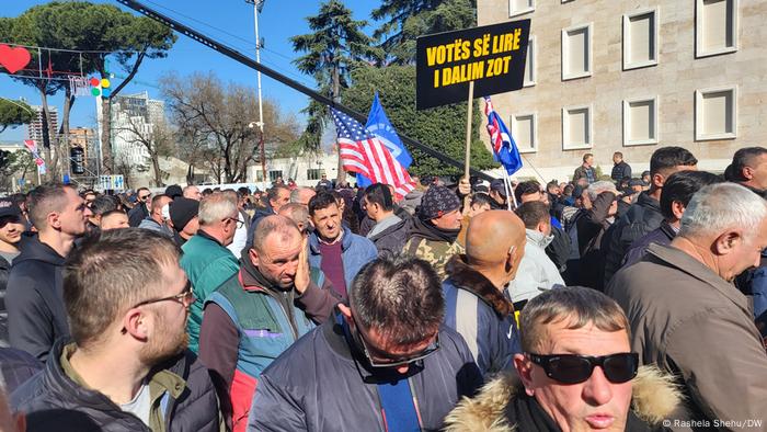 Protesta e opozitës në Tiranë