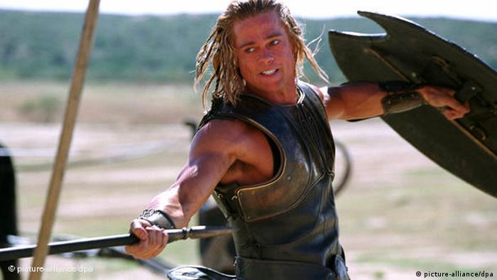 Brad Pitt peleando en Troya.