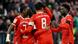 Les joueurs du Bayern Munich forment un groupe après le but de Serge Gnabry Les joueurs du Bayern Munich forment un groupe après le but de Serge Gnabry