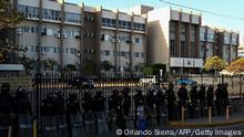 Members of the Special Forces stand guard outside the Supreme Court of Justice building as Honduran former President (2014-2022) Juan Orlando Hernandez is expected to arrive in a police helicopter for a hearing, in Tegucigalpa, on March 16, 2022, as part of his extradition process to the US for alleged links with drug trafficking. (Photo by Orlando SIERRA / AFP) (Photo by ORLANDO SIERRA/AFP via Getty Images)