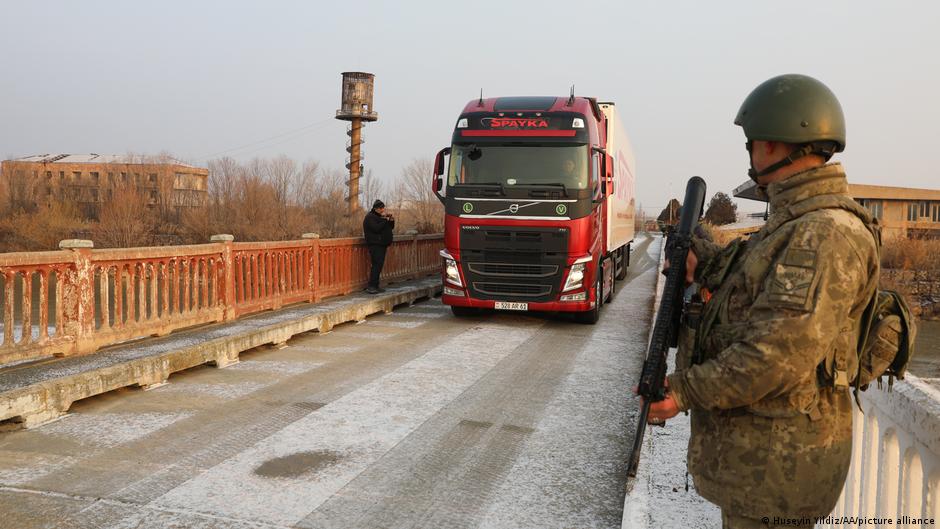 Türkiye ile Ermenistan arasındaki kara sınırının 33 yıl aradan sonra açılması gündemde

İran savaşının yarattığı gerilime rağmen, bölge kentleri Ermenistan ile ticaret için gün sayıyor