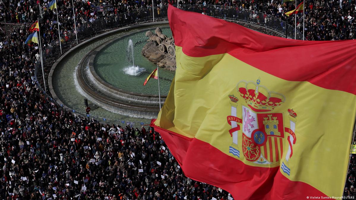 Miles protestan en defensa de la salud pública en Madrid