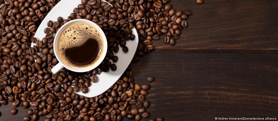 Café combina mais de mil substâncias, inclusive polifenóis, vitamina B e magnésio