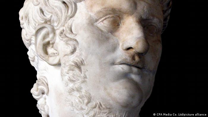 Busto de mármol del emperador Nerón.