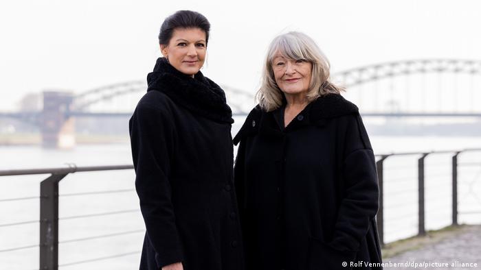 Sahra Wagenknecht (links) und Alice Schwarzer im Februar 2023 bei einem Treffen in Köln