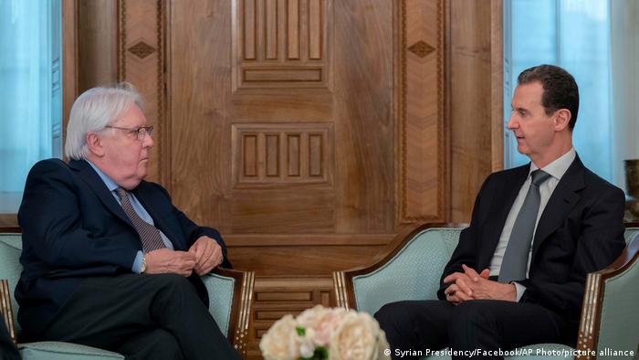 El presidente sirio, Bachar al Asad junto al jefe humanitario de la ONU, Martin Griffiths.