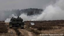 13.2.2023***
Polish and Ukrainian soldiers train on a Leopard 2 tank at the Swietoszow military base in western Poland on February 13, 2023. (Photo by Wojtek RADWANSKI / AFP)