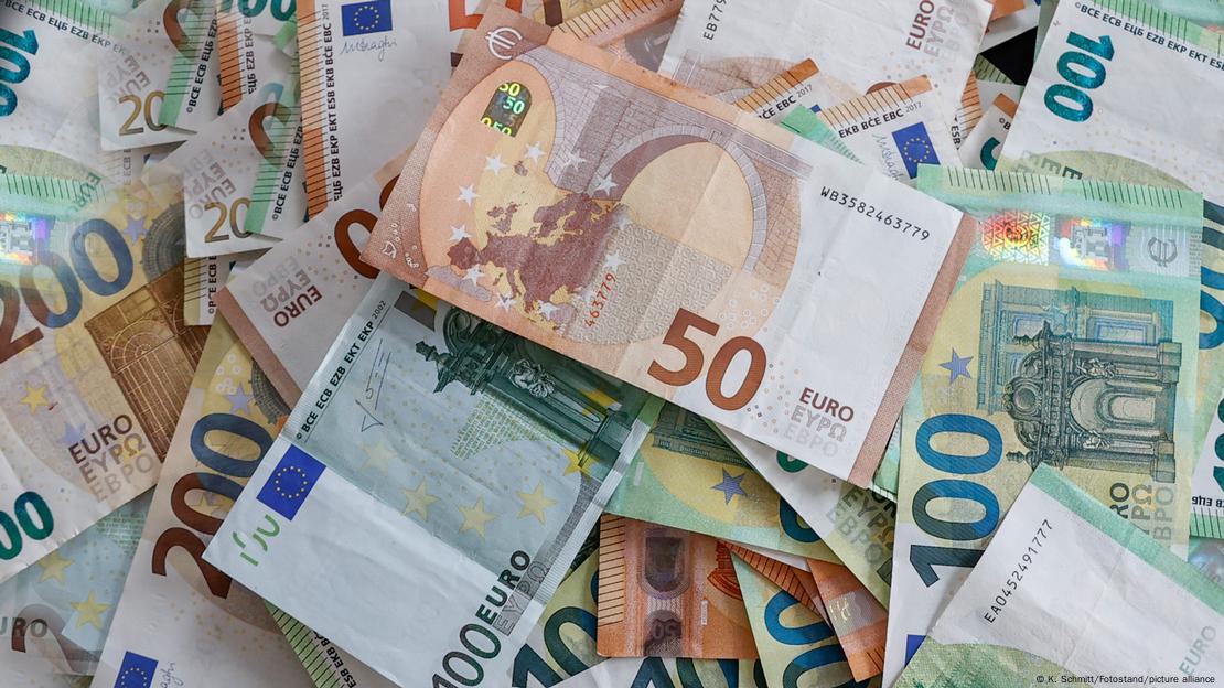 Χαρτονομίσματα των 50, 100 και 200 ευρώ