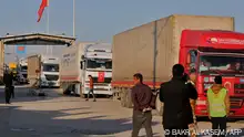 14/02/2023 Trucks part of an aid convoy cross from Turkey into rebel-held north Syria through the Bab al-Salama crossing on February 14, 2023, after it reopened for UN relief after last week's earthquake. - The crossing had been closed for UN aid since 2020, under pressure at the UN Security Council from Syrian regime ally Russia, calling instead for all relief for the war-torn country to enter via government-controlled. (Photo by Bakr ALKASEM / AFP)