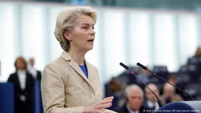 Ursula von der Leyen im Europäisches Parlament in Straßburg (15.02.2023)