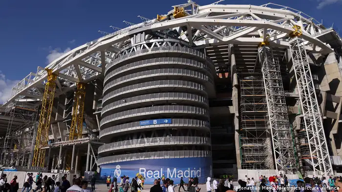 Santiago Bernabéu Stadion von außen in Madrid