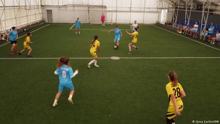 Kosovo How football helps build bridges DW 02/16/2023