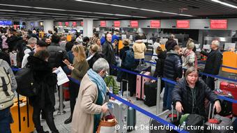 Επιβάτες στο αεροδρόμιο της Φρανκφούρτης