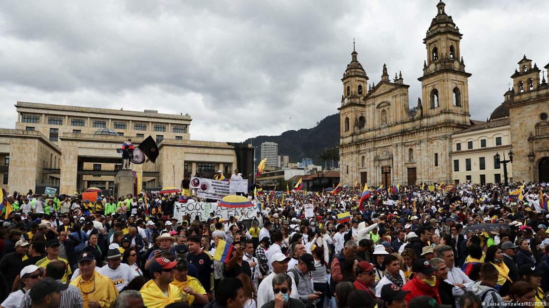 Protestantes en Colombia por reforma al sistema de salud, entre otras.