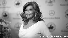 FILE PHOTO: Actress Raquel Welch poses at the 2014 Carousel of Hope Ball at the Beverly Hilton Hotel in Beverly Hills, California October 11, 2014. The event benefits the Barbara Davis Center for Childhood Diabetes. REUTERS/Mario Anzuoni/File Photo