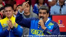 12.02.2023 Nicolas Maduro, Präsident von Venezuela, spricht zu Anhängern während einer Veranstaltung zum Tag der Jugend im Präsidentenpalast Miraflores in Caracas. Der jährliche Feiertag erinnert an die jungen Menschen, die die Helden im Kampf um die Unabhängigkeit Venezuelas begleitet haben. +++ dpa-Bildfunk +++