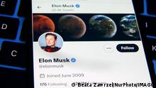 30.01.2023***Twitter Official Accounts Official Twitter account of Elon Musk is displayed on a mobile phone screen photographed for the illustration photo. Krakow, Poland on January 30, 2023. Krakow Poland PUBLICATIONxNOTxINxFRA Copyright: xBeataxZawrzelx originalFilename: zawrzel-twittero230130_npnnK.jpg