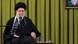 Der iranische Religionsführer Ajatollah Ali Chamenei sitzt vor einem grünen Vorhang hinter zwei Mikrofonen Der iranische Religionsführer Ajatollah Ali Chamenei sitzt vor einem grünen Vorhang hinter zwei Mikrofonen