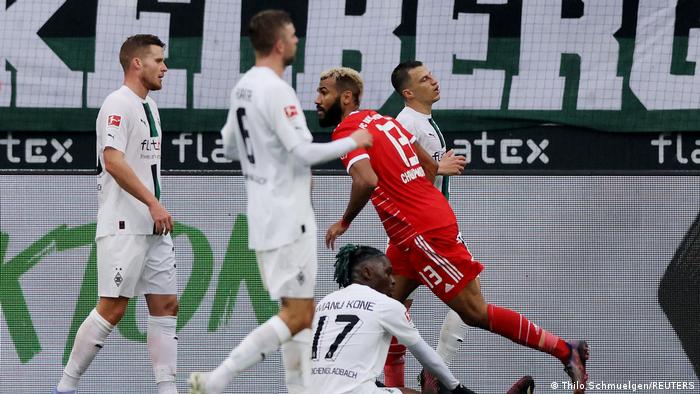 Bayern-Stürmer Eric Maxim Choupo-Moting jubelt über seinen Treffer zum Ausgleich in Mönchengladbach