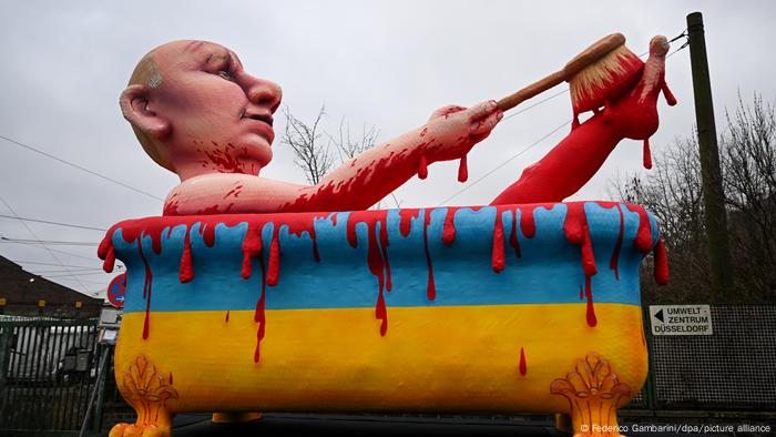 Una imagen dice más que muchas palabras: el presidente ruso, Vladimir Putin, toma un baño en la sangre de los ucranianos.