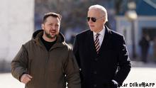 20.2.2023***
US President Joe Biden (R) walks next to Ukrainian President Volodymyr Zelensky (L) as he arrives for a visit in Kyiv on February 20, 2023. - US President Joe Biden made a surprise trip to Kyiv on February 20, 2023, ahead of the first anniversary of Russia's invasion of Ukraine, AFP journalists saw. Biden met Ukrainian President Volodymyr Zelensky in the Ukrainian capital on his first visit to the country since the start of the conflict. (Photo by Dimitar DILKOFF / AFP)