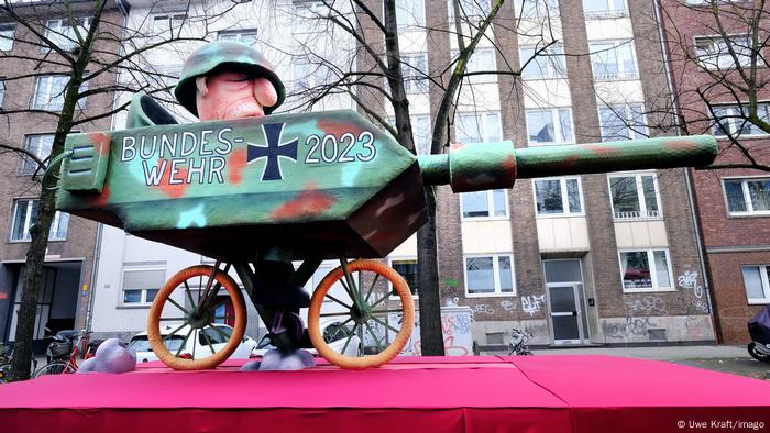 Los desfiles de carnaval de 2023 se burlaron de la Bundeswehr.