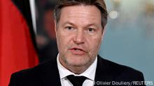 ARCHIVBILD: 07.2.2023. German Economy Minister Robert Habeck speaks to the media with U.S. Secretary of State Antony Blinken prior to meetings at the State Department in Washington, U.S., on February 7, 2023. Olivier Douliery/Pool via REUTERS/File Photo