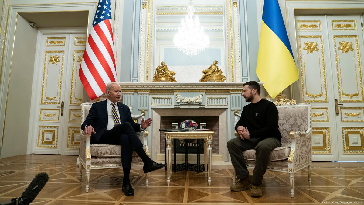 Сигнал от Байдена: что означает визит президента США в Киев? – DW – 21. ...