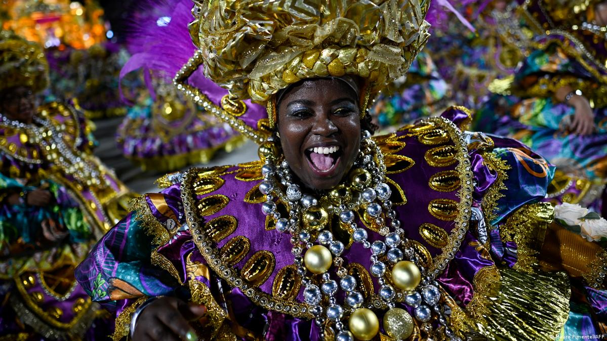 In Brazil, Carnival back in full swing – DW – 02/22/2023