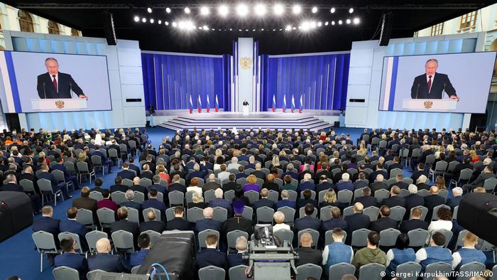 本周二，普京暂停了与美国的《新削减战略武器条约》，他指责乌克兰的西方盟友通过武装基辅将战争变成了一场全球性冲突