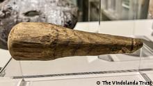 Der Phallus von Vindolanda wurde zusammen mit anderen Gegenständen in der antiken Festung von Vindolanda in der Nähe des Hadrianswalls gefunden.