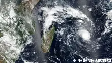 20.2.2023, Madagaskar, Satellite imagery shows Tropical Cyclone Freddy approaching Madagascar in this undated satellite handout image obtained February 20, 2023. NASA Worldview/Handout via REUTERS THIS IMAGE HAS BEEN SUPPLIED BY A THIRD PARTY.