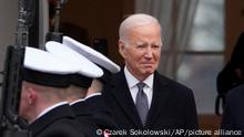 21/02/2023 Polish President Andrzej Duda, right, welcomes President Joe Biden at the Presidential Palace in Warsaw, Ukraine, Tuesday, Feb. 21, 2023. Biden is visiting Poland a day after an unannounced visit to Kyiv to meet President Volodymyr Zelenskyy, that comes days before the first anniversary of Russia's invasion of Ukraine. (AP Photo/Czarek Sokolowski)
