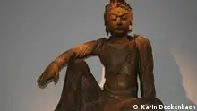 Fein geschnitzte Guanyin aus dem 12. Jahrhundert im Ehtnologischen Museum. Copyright: Karin Deckenbach
