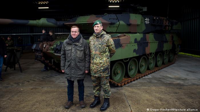  Ministri i Mbrojtjes Pistorius viziton qendrën ku stërviten ushtarët ukrainas