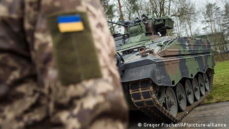 Deutschland liefert der Ukraine weitere Rüstungsgüter, darunter mehrere Panzer, Munition und ein weiteres Flugabwehrsystem. (Archivbild)