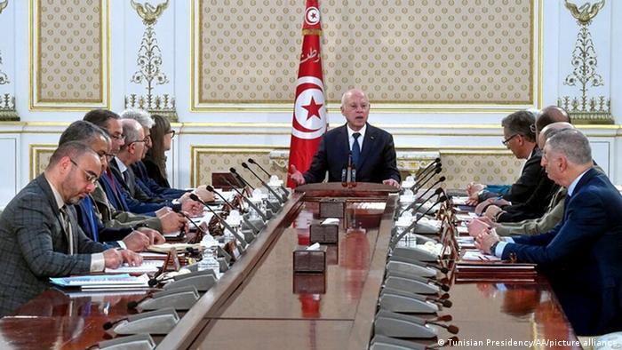 Tunesiens Nationaler Sicherheitsrat mit Präsident Kais Saied 