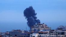 23.02.2023+++ GAZA CITY, GAZA: Smoke and flames rise after Israeli airstrikes over Gaza City, Gaza on February 23, 2023. Ashraf Amra / Anadolu Agency
