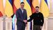 El presidente español, Pedro Sánchez, con su homólogo de Ucrania, Volodimir Zelenski. El presidente español, Pedro Sánchez, con su homólogo de Ucrania, Volodimir Zelenski.