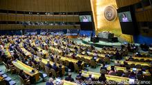 Annalena Baerbock (Bündnis 90/Die Grünen), Außenministerin, spricht bei der Notsondertagung der Generalversammlung der Vereinten Nationen. Rund um den Jahrestag des Beginns des russischen Überfalls auf die Ukraine treffen sich die UN-Vollversammlung und der UN-Sicherheitsrat zu Sondersitzungen im UN-Hauptquartier in New York.
