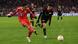 Jamal Musiala dispara ante la presencia de Diogo Leite en el Allianz Arena. Jamal Musiala dispara ante la presencia de Diogo Leite en el Allianz Arena.