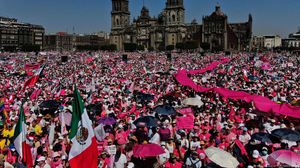 Decenas De Miles Protestan Contra Reforma Electoral De Amlo Dw 27022023 3447